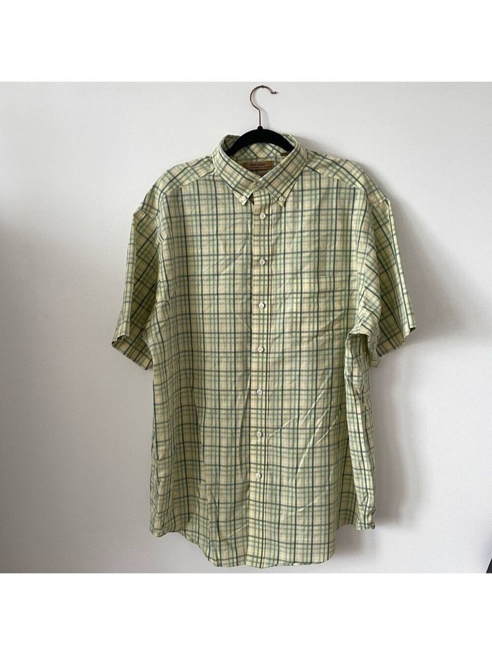 Roundtree & Yorke Checkered Button Down Shirt